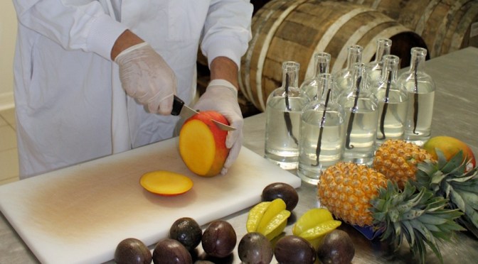 Découpe des fruits pour rhums de Ced