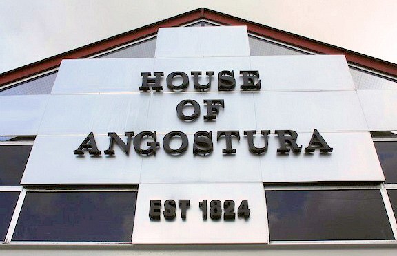 Lolo fait le tour du monde du rhum : Distillerie Angostura à Trinidad